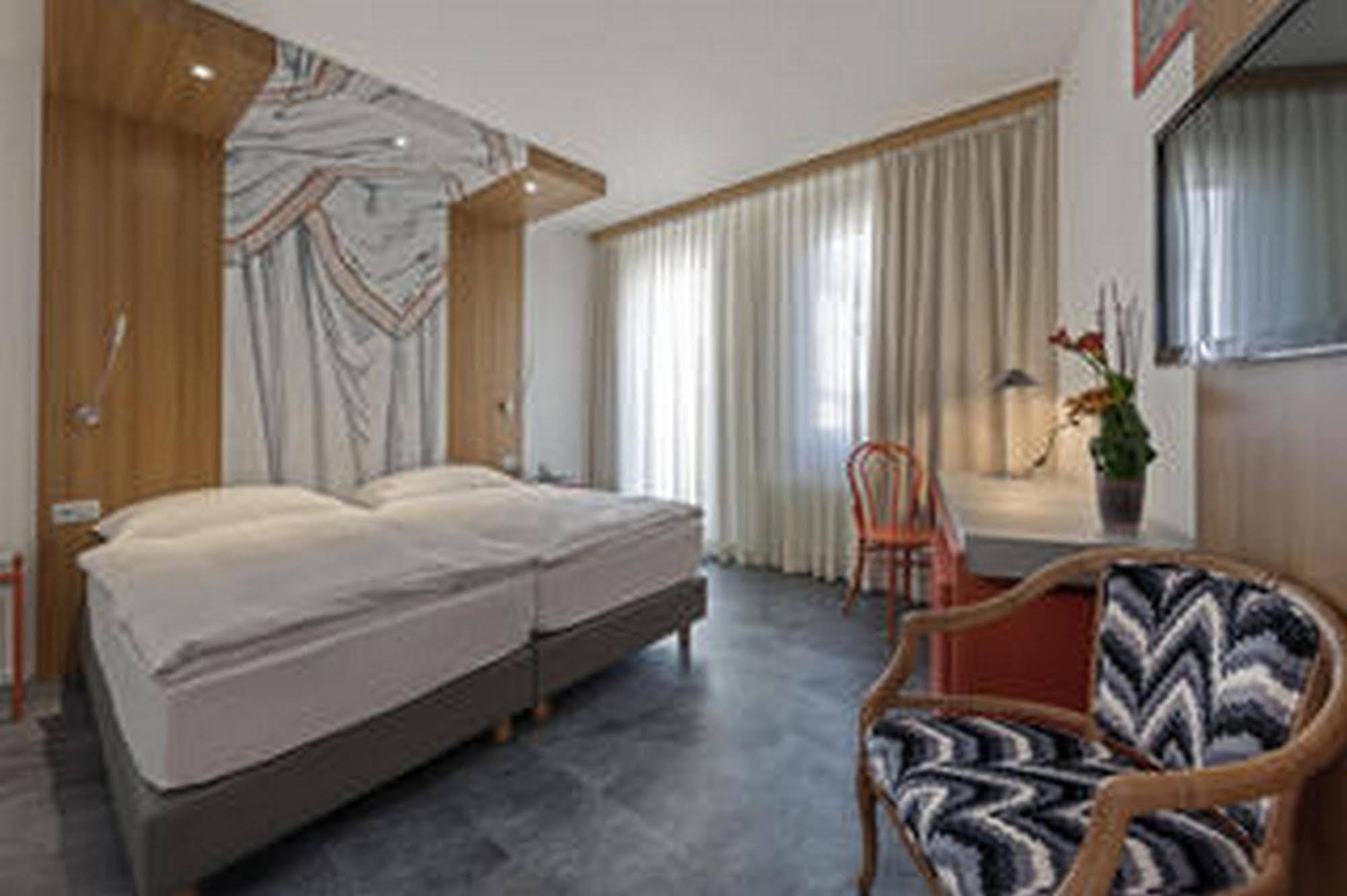 Albergo Carcani By Ketty & Tommy Ασκόνα Εξωτερικό φωτογραφία