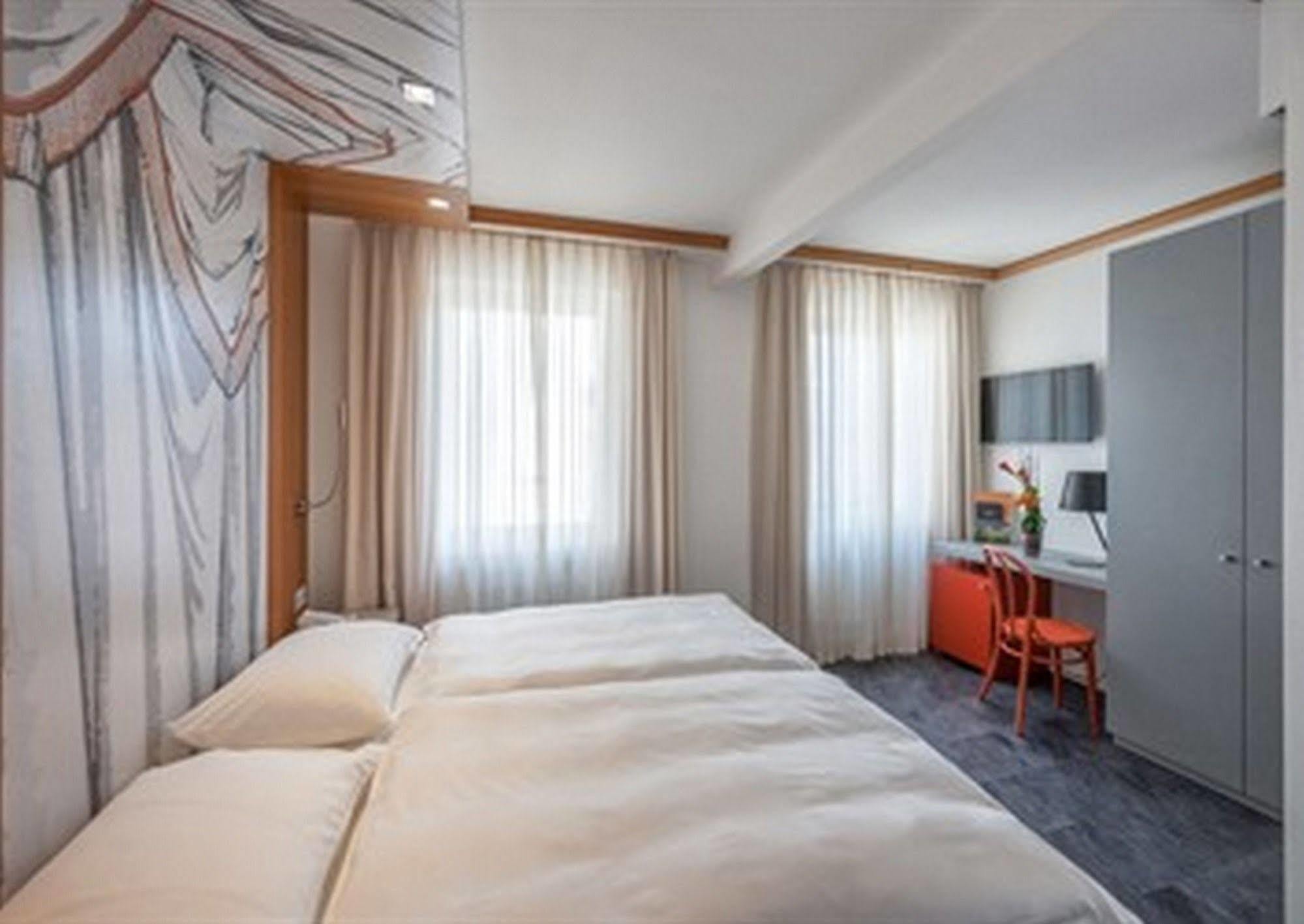 Albergo Carcani By Ketty & Tommy Ασκόνα Εξωτερικό φωτογραφία